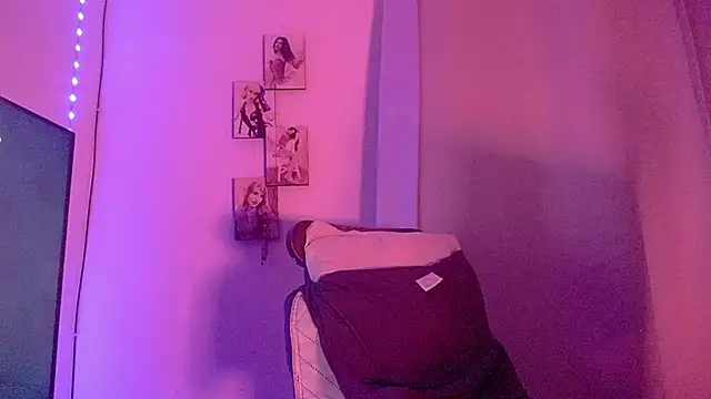 PervertedMissCloe webcam