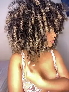 Kendra_curly webcam