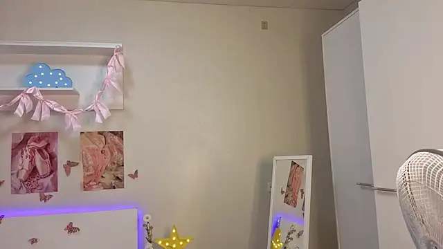 Milly_Lane webcam
