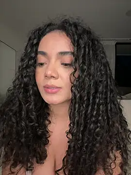 Curlyierr live webcam show