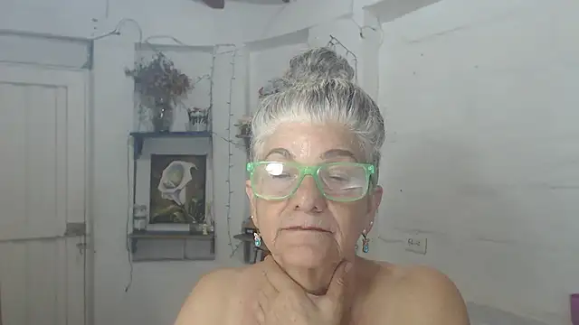 FunnyGrandma live webcam show