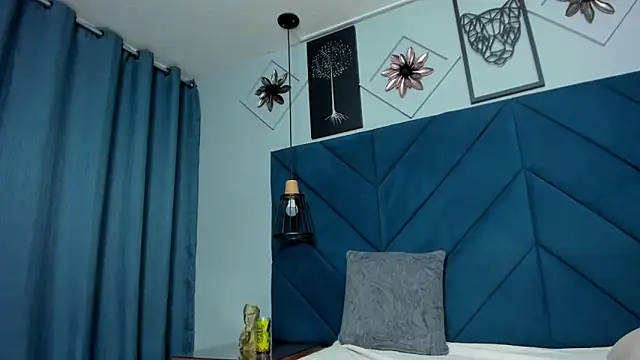 alana_dreams webcam