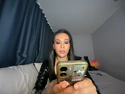 UrDominatrixa_ashley28 live cam on StripChat