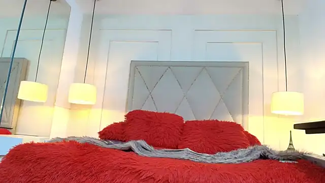 MillyHotsoon webcam