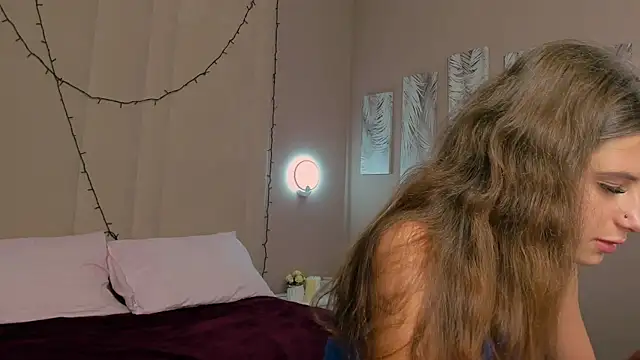 Lola_lovesss live cam on StripChat