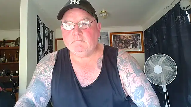 kinkyblueyes69 (M mature) - NAKED CLOTHES KUM OFF.