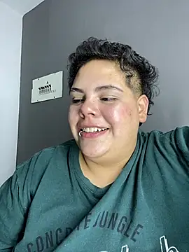 Hailey_Curvy webcam