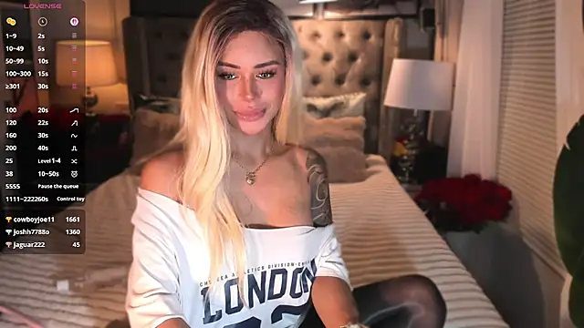 ParisianDoll webcam