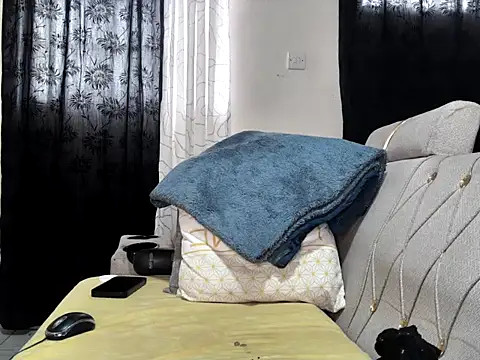 sexyleah25 webcam