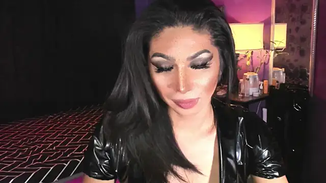 MaxxineMorenaTs live cam