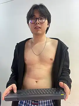 _Tommy_7 live cam on StripChat