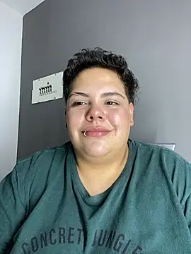 Hailey_Curvy webcam