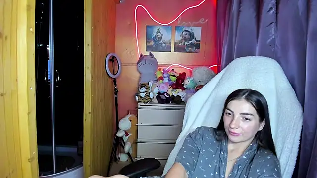 Fiery_Brunette_