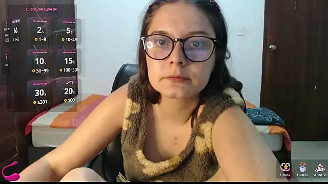 MadieeLorez live cam on StripChat