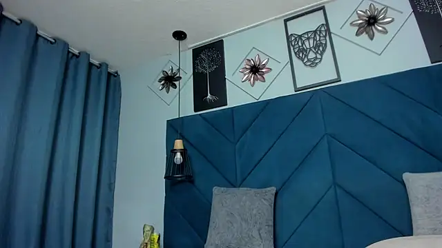 alana_dreams webcam
