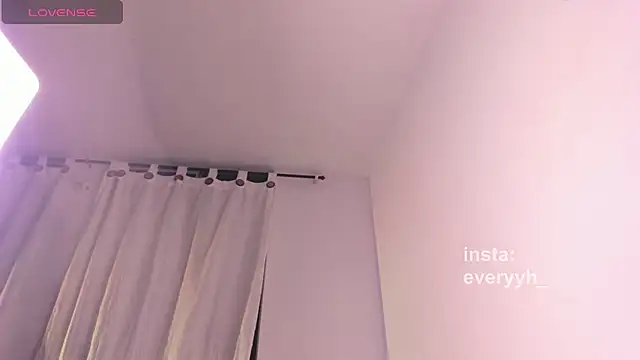 Sweet_poetryy live cam on StripChat