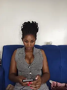 Suckmysweetboobs webcam