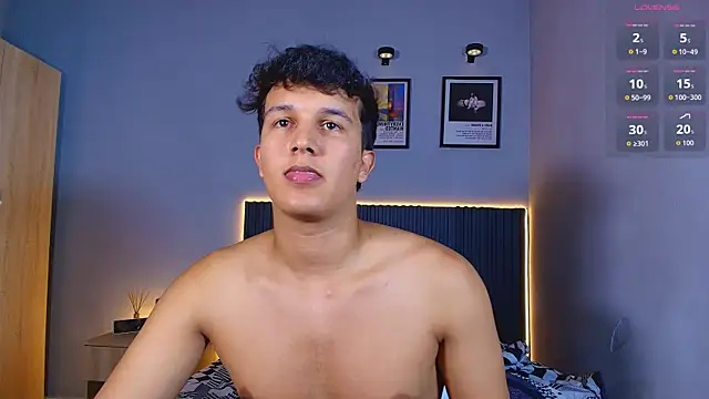 Leo_Savage_ webcam