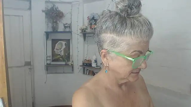 FunnyGrandma live webcam show