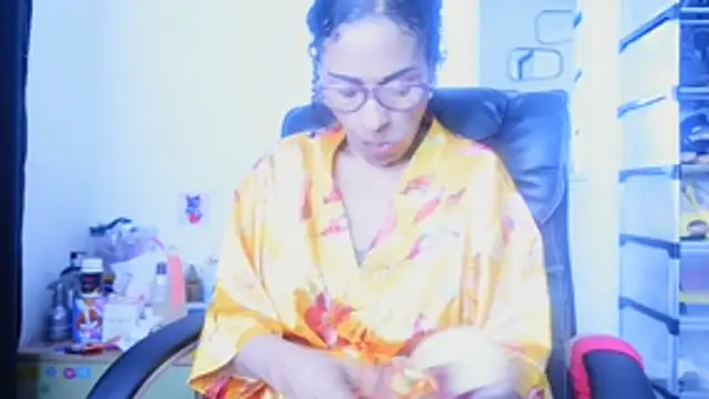 Aries_Mature webcam