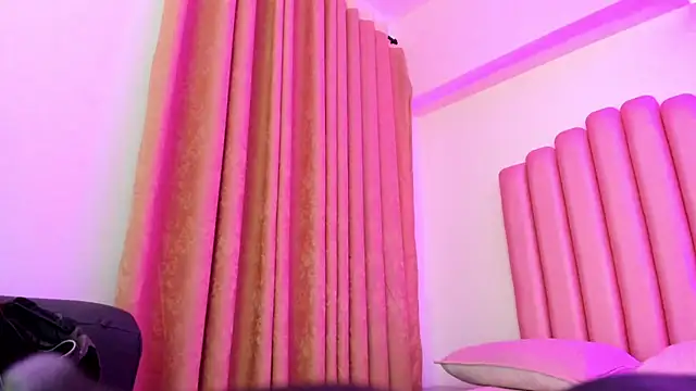 Lana_fox01 live sex cam