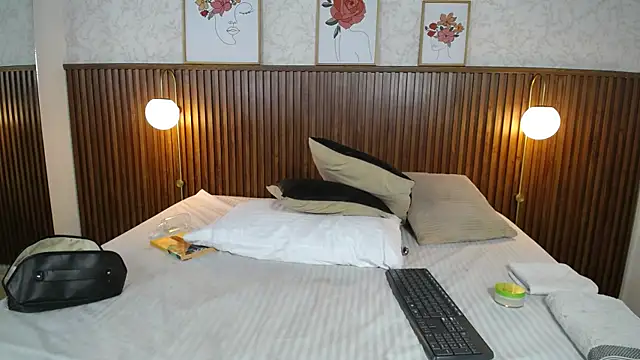 Ariana_Wayne webcam