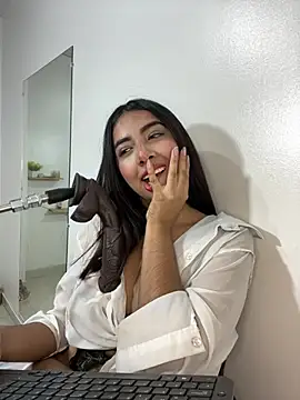 cherry_skinnyy_ webcam