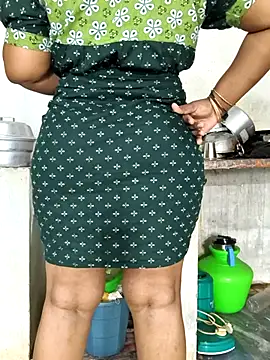 MaaliiiPonuTamil live webcam show