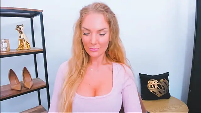 AulloraHoney webcam