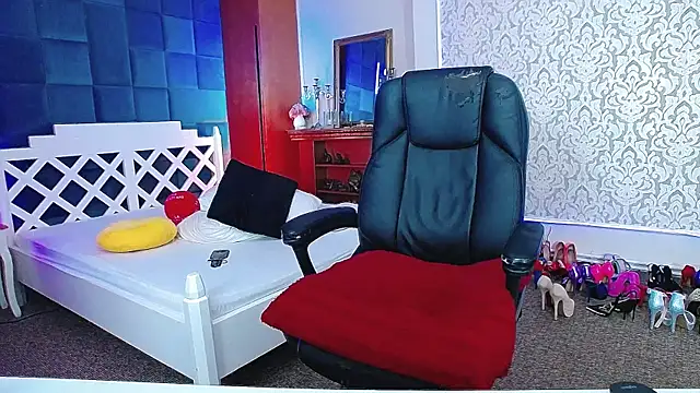 MissKora live webcam show