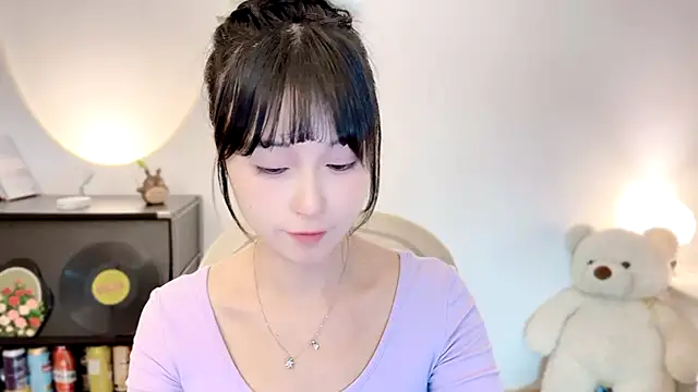 Onechestnut live cam on StripChat