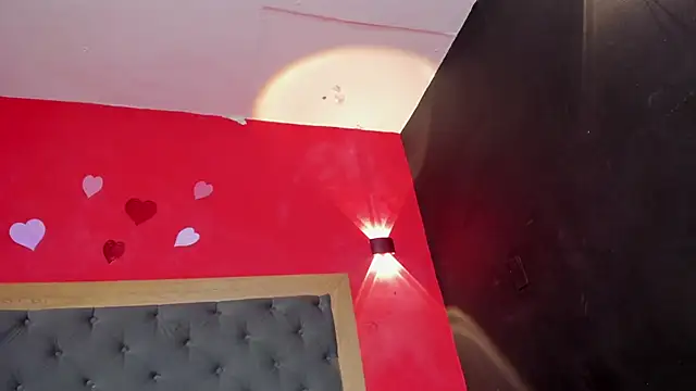 YayaHilton live webcam show