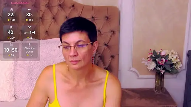 BustyPenellope live webcam show