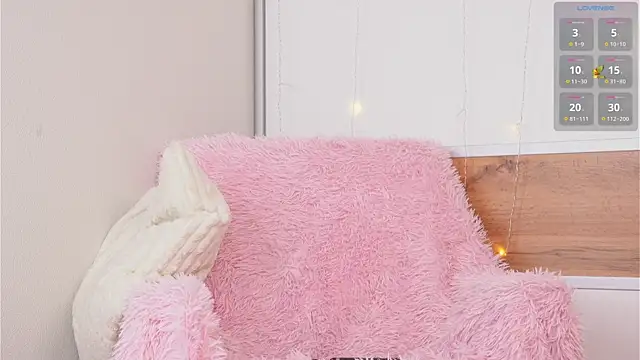 CherlyGuss live cam