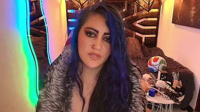 scarleth_blue