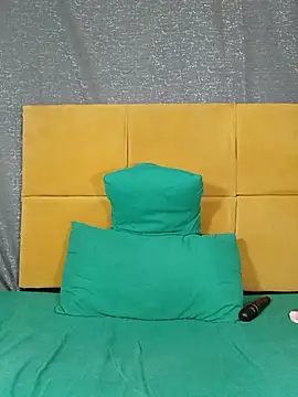 HugeTitisxx webcam