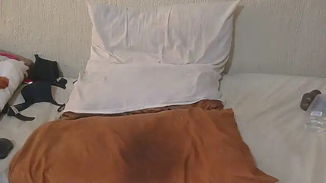 YellowPeaches webcam