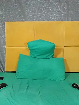 HugeTitisxx webcam