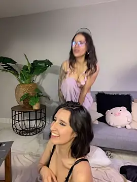 Frrancesca_ live cam on StripChat