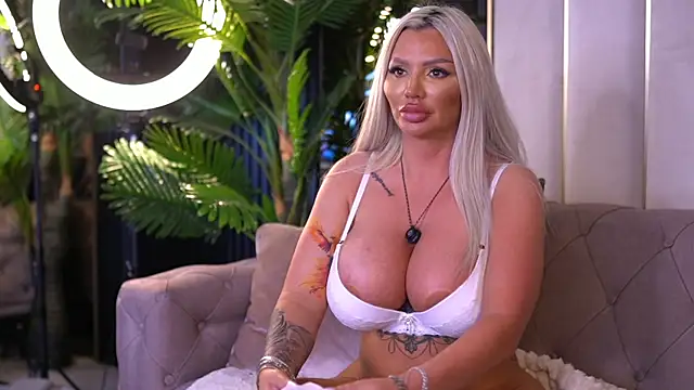 BlancheLuxe live webcam show