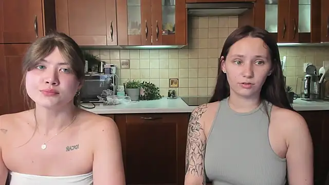 HotCaramellsTV webcam