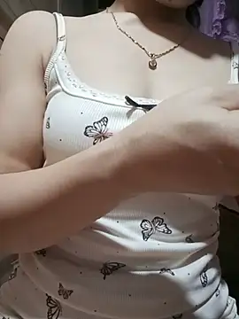 LucyyLy live webcam