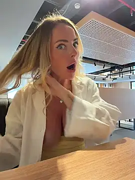 EmaSalis live cam on StripChat