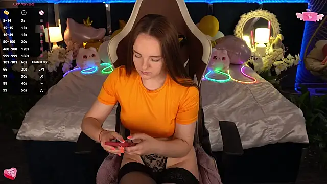 FoxyShy live webcam show