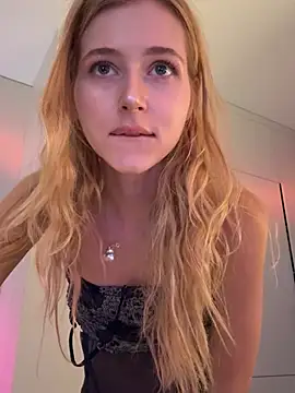 LunaRase live webcam show