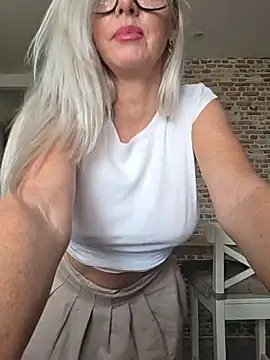 KizzyXx webcam