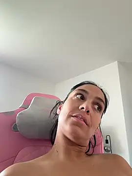 LaPetiteKim live webcam show