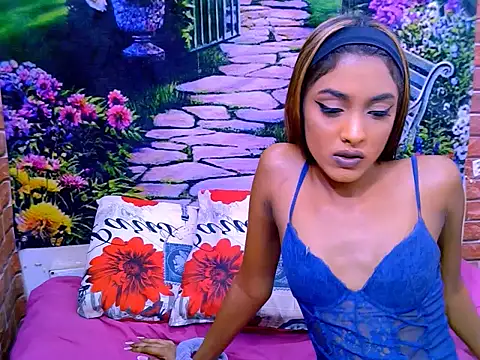 IndianPretty14u2Luv live cam on StripChat