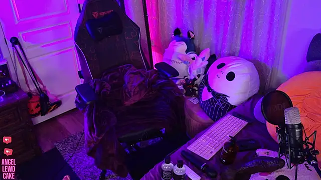 Angel-Lewd-Cake webcam