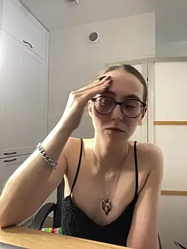 MartiniiSelenna live cam on StripChat